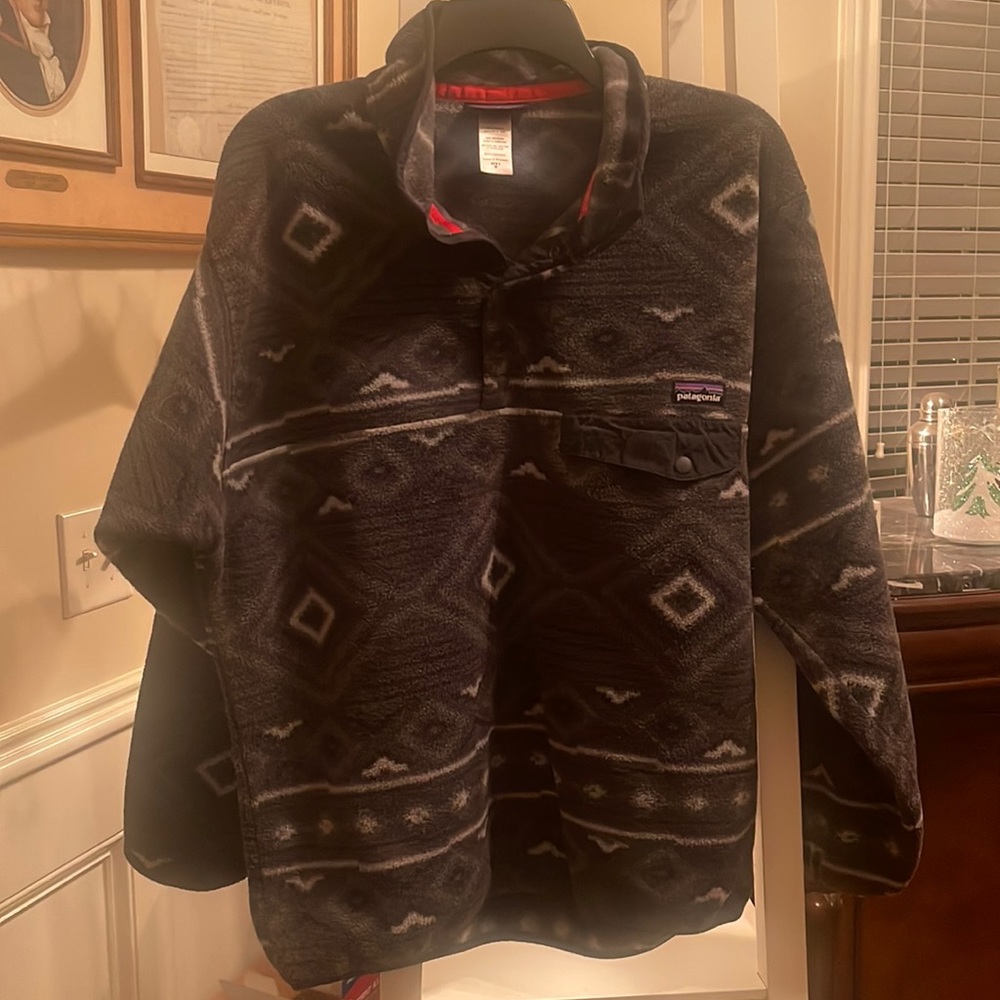 Mens Synchilla Patagonia pullover. Size M.